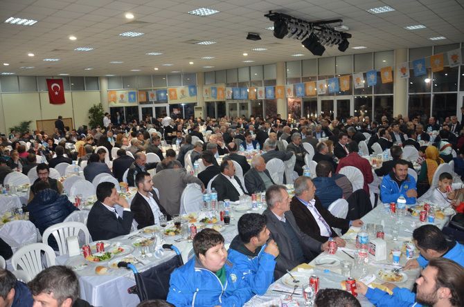 Spor Bakanının Katılımı ile Ak Parti Akhisar Teşkilatı STK ve Muhtarlar İle Buluştu